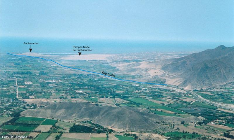 Vista parcial de la parte baja del Valle de Lurin. Al fondo Pacahacamac. (M. Jimenez)